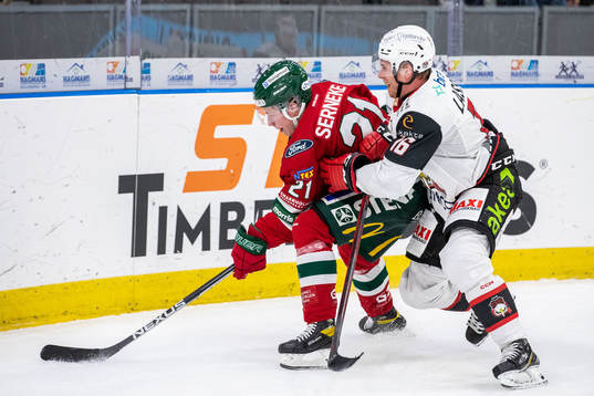 Frölundas Karl Henriksson och Malmö Redhawks Matias Lassen