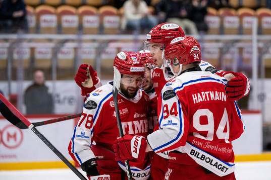 Timrås Ziyat Paigin jublar