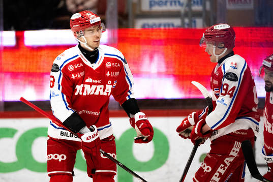 Timrås Ziyat Paigin jublar