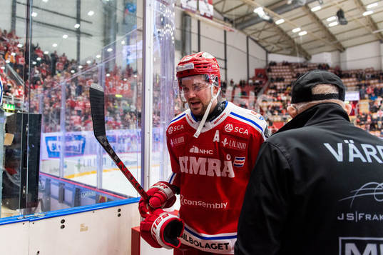Timrås Tim Erixon får matchstraff och lämnar matchen