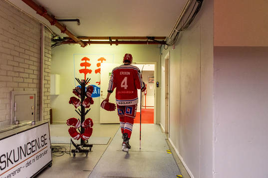 Timrås Tim Erixon får matchstraff och lämnar matchen