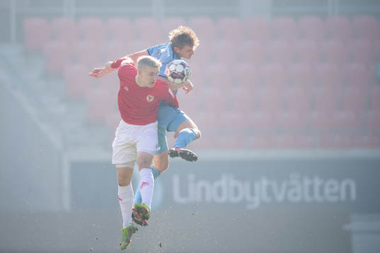 Kalmars Carl Gustafsson och Djurgårdens Rasmus Schüller