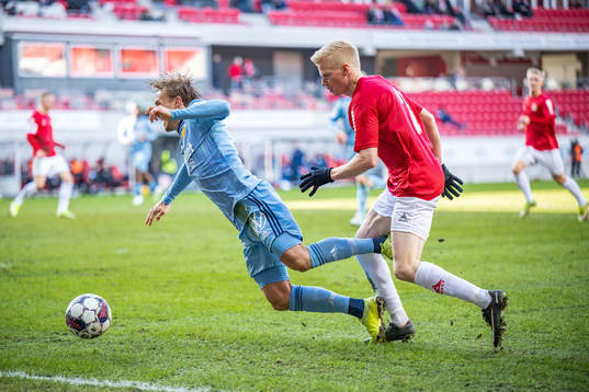 Djurgårdens Pierre Bengtsson och Kalmars Alex Lindahl
