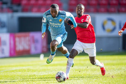 Djurgårdens Emmanuel Banda och Kalmars Nahom Girmai Netabay