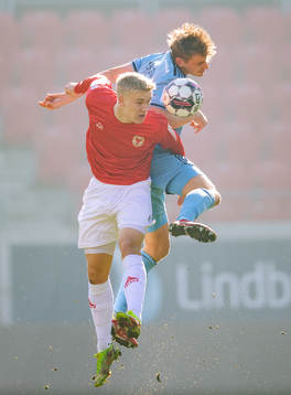 Kalmars Carl Gustafsson och Djurgårdens Rasmus Schüller