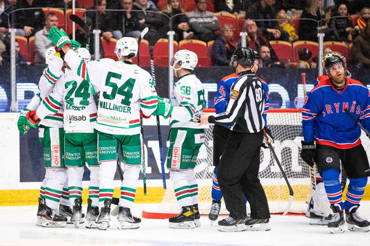 Rögles spelare jublar