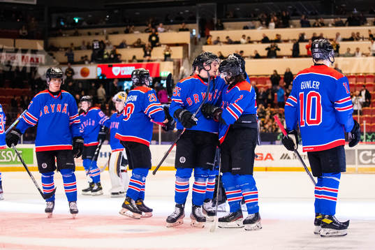 Brynäs spelare jublar