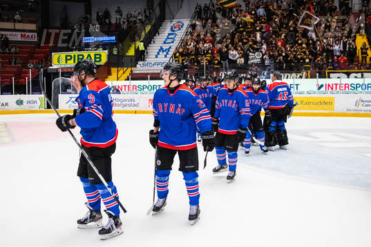 Brynäs spelare jublar