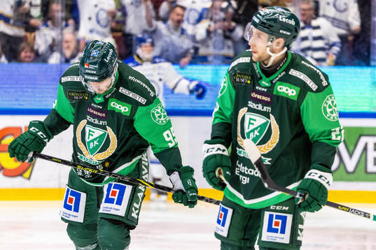 Färjestads Jacob de la Rose och Per Åslund deppar