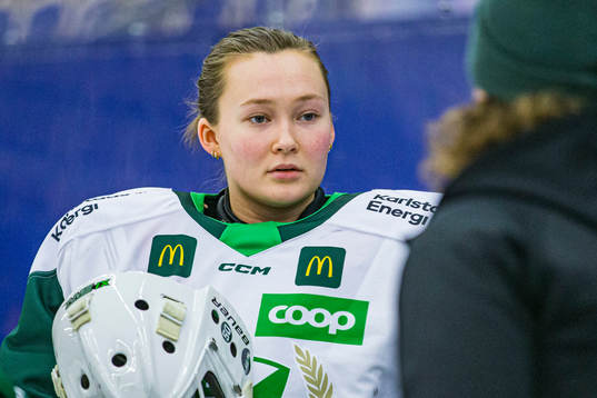 Färjestads målvakt Kaja Ekle deppar