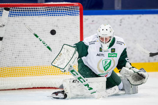 Färjestads målvakt Kaja Ekle räddar