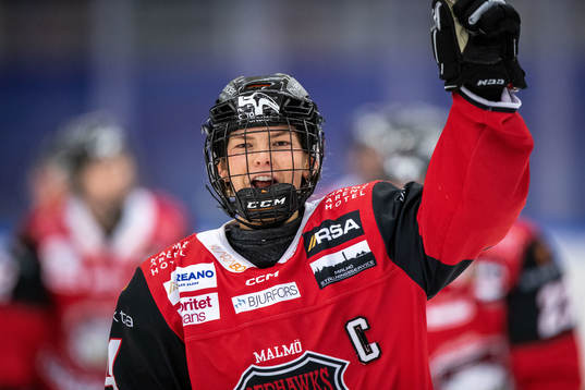 Malmö Redhawks Natalie Perry jublar