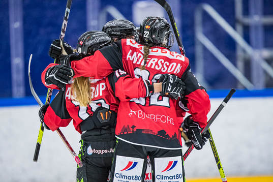 Malmö Redhawks Natalie Perry jublar