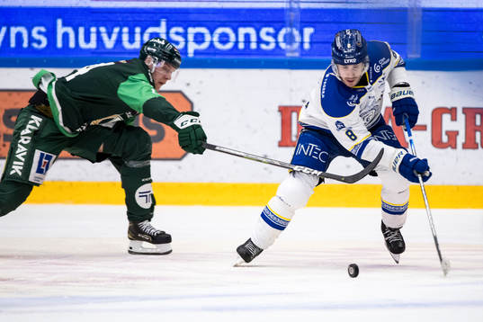 Färjestads Victor Ejdsell och Leksands Matt Caito
