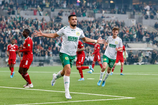Hammarbys Astrit Selmani jublar