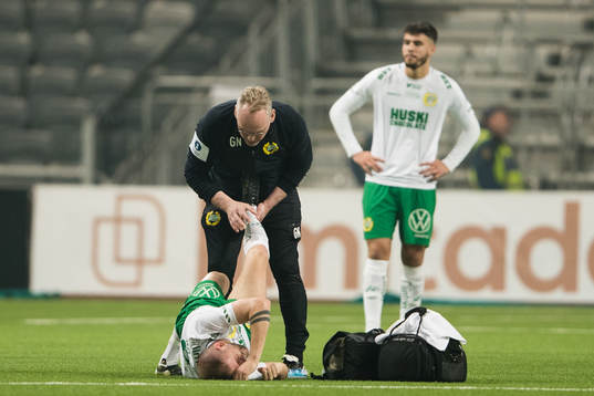 Hammarbys Darijan Bojanic med en befarad skada