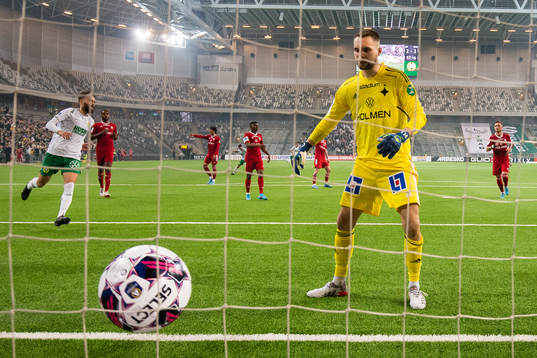 IFK Norrköpings målvakt Oscar Jansson deppar