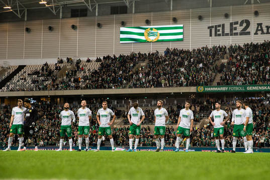 Hammarbys spelare ställer upp sig innan kvartsfinalen i