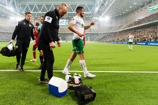 Hammarbys Astrit Selmani har ont