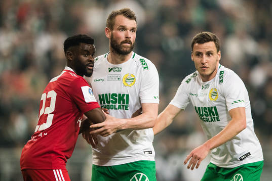 IFK Norrköpings Maic Sema förstarar sig mot Hammarbys