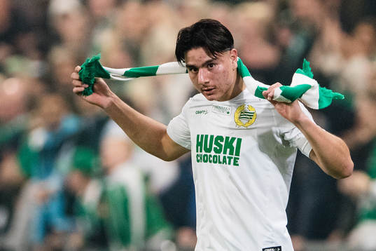 Hammarbys Jusef Erabi med en halsduk