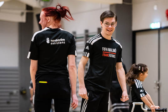 Tränare Tina Höjklint och Isaac Callegari