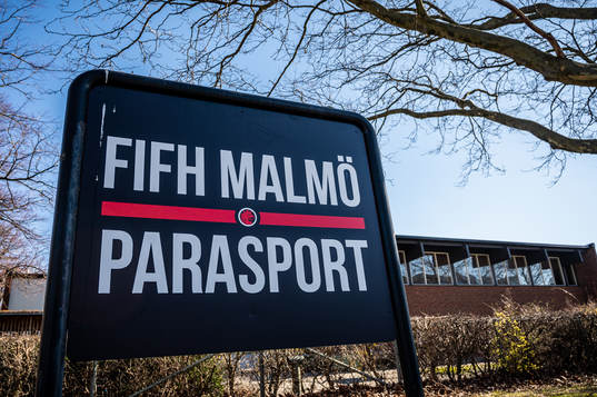 En skylt utanför FIFH-hallen