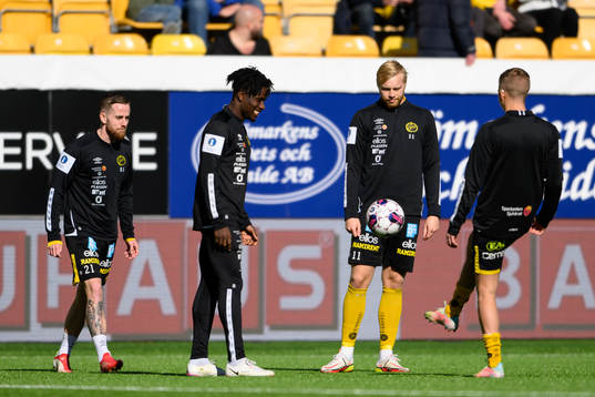 Elfsborgs Sveinn Gudjohnsen värmer upp innan kvartsfinalen