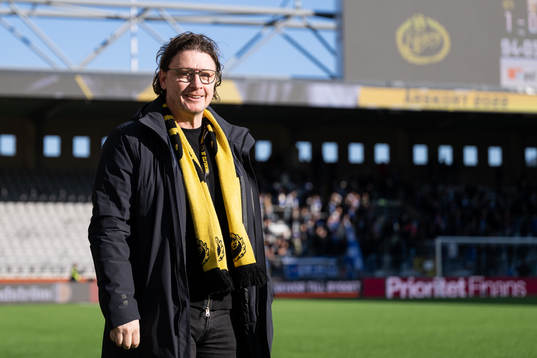 Elfsborgs klubbchef Stefan Andreasson jublar