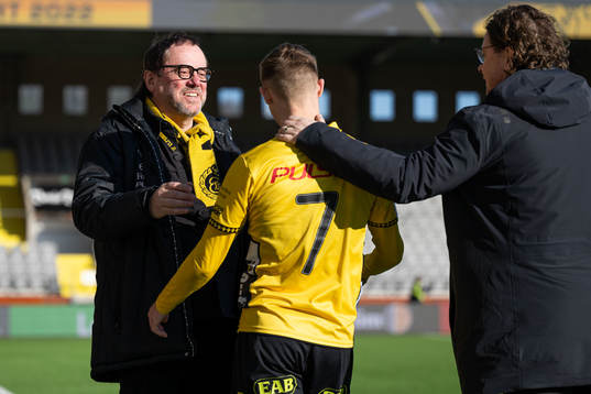Elfsborgs ordförande Sune Lundqvist jublar