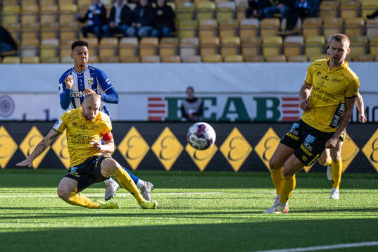IFK Göteborgs Tobias Sana och Elfsborgs Johan Larsson