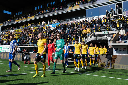 Lagen kommer in på planen