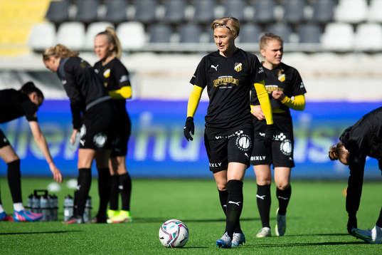 Häckens Luna Nørgaard Gevitz innan  fotbollsmatchen i