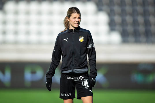 Häckens Andrine Stolsmo Hegerberg innan  fotbollsmatchen i