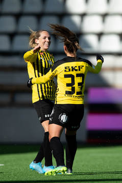 Häckens Elin Rubensson och Johanna Rytting Kaneryd jublar