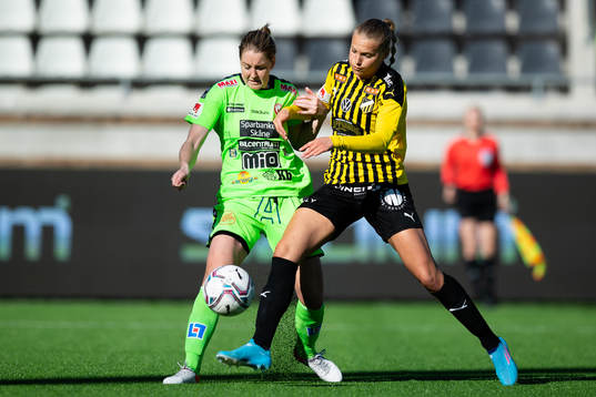 Kristianstads Mia Carlsson och Häckens Stine Larsen
