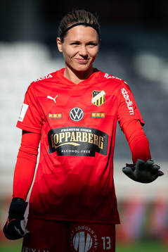 Häckens målvakt Jennifer Falk på line up innan