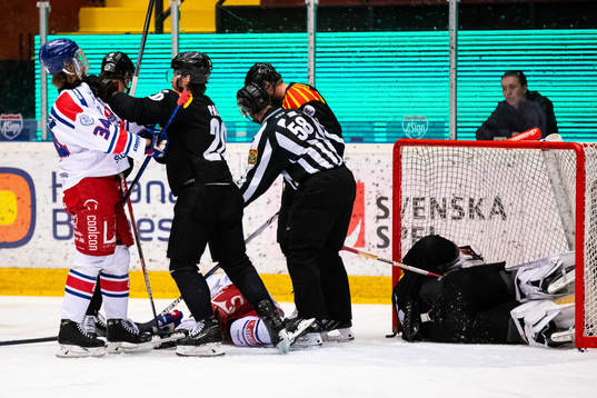Oskarshamns Philip Samuelsson och Brynäs Oula Palve