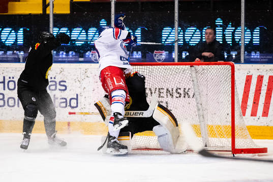 Brynäs Anton Mylläri, målvakt Veini Vehviläinen och
