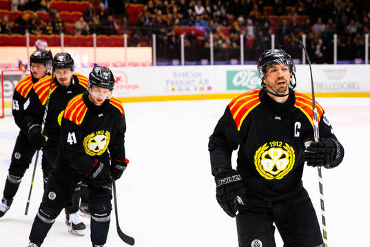 Brynäs Anton Rödin jublar