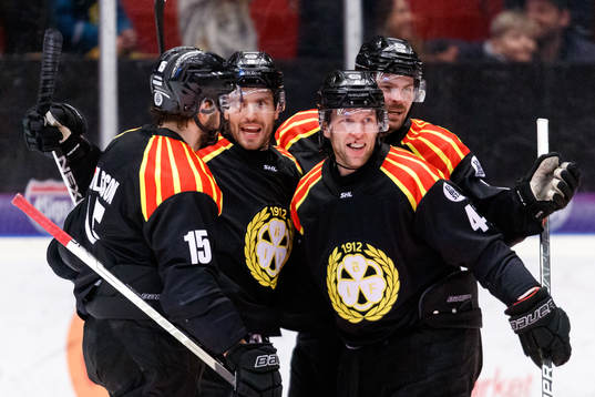 Brynäs Oula Palve jublar