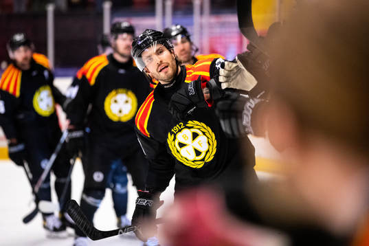 Brynäs Oula Palve jublar