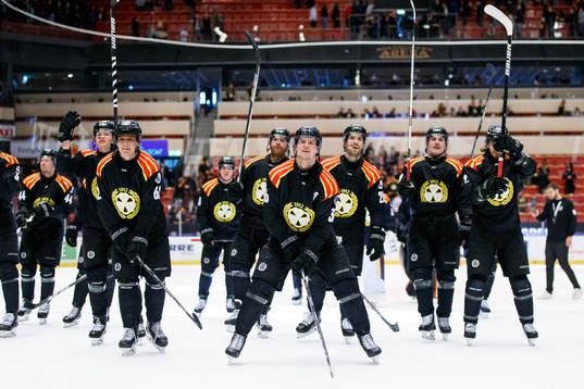 Brynäs spelare jublar