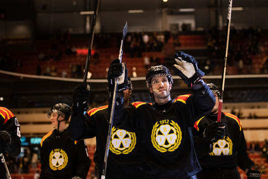 Brynäs Oula Palve jublar