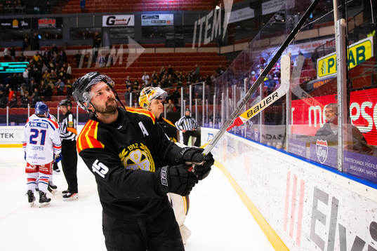 Brynäs Simon Bertilsson jublar