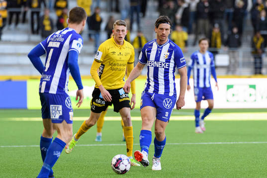 Elfsborgs  Alexander Bernhardsson och IFK Göteborgs Gustav