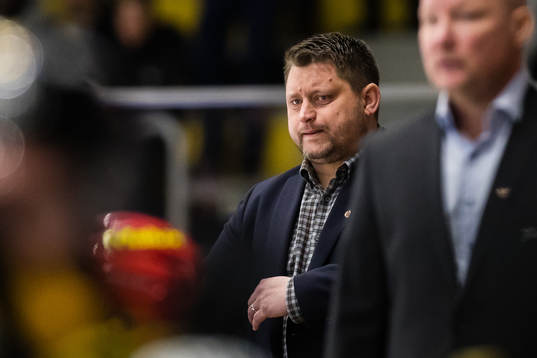 Modos tränare Mattias Karlin