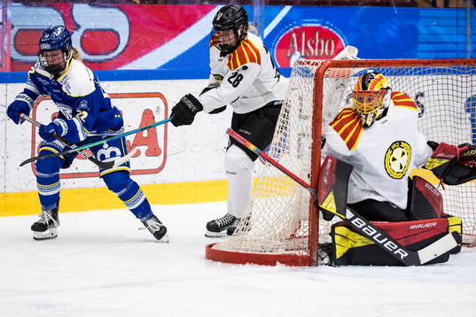 Leksands Agnez Svensson och  Brynäs Jenny Antonsson    och