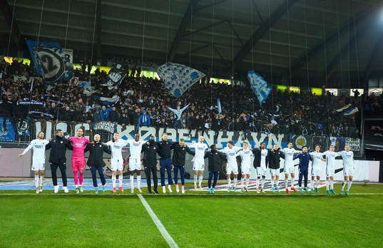 [DK=20220313: Spillerne fra FC København fejrer sejren]