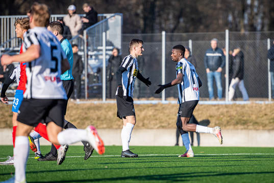 Landskronas Robin Dzabic och Ousmane Diawara jublar